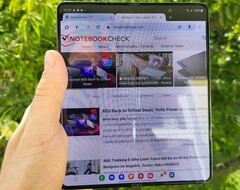 Da das 2023er Modell kaum verbessert wurde, kann das Samsung Galaxy Z Fold 4 der bessere Deal sein (Bild: Marcus Herbrich)