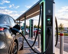 Private Ladeanbieter sollen neue Schnellladesäulen direkt an unbewirtschafteten Autobahn-Rastanlagen errichten und betreiben. Die Ausschreibung ist für Frühjahr 2027 geplant.