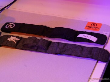 Noch werden die Armbänder von Hand gefertigt