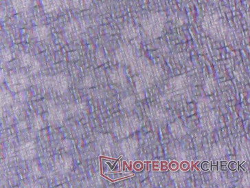 Subpixelraster Touchpad-Display. Die dicke, matte Oberfläche führt dazu, dass Inhalte weniger scharf dargestellt werden als auf dem Hauptdisplay