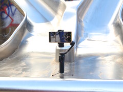 Smartphone-Gimbal mit Selfiestick und KI-Kamera-Modul - Hohem iSteady V3 Ultra im Test
