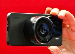Xiaomi packt einen 100 MP microFourThirds-Sensor in eine kompakte Aufsteck-Kamera. (Bildquelle: Alexander Fagot, Notebookcheck)