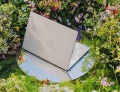 Das Zenbook S16 setzt auf ein besonders dünnes Ceraluminum-Gehäuse. (Bildquelle: Asus)