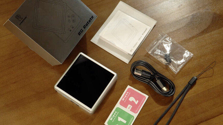 Ein Blick auf den Lieferumfang des Anbernic bei RG Rotate.