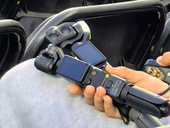 Eine Nahaufnahme der Osmo Pocket 4 und Osmo Pocket 4 Pro.