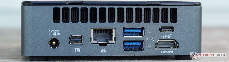 Rückseite: Stromanschluss, Mini DisplayPort 1.4, Gigabit LAN, 2x USB-A 3.2 Gen 1, USB-C 3.2 Gen 2, HDMI 2.0