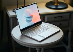 Das Yoga 9 OLED-Convertible und zwei günstigere Lenovo-Laptops sind bei Notebooksbilliger im Angebot (Bild: Andreas Osthoff)