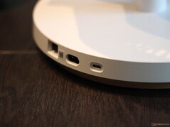 Die Ladung ist auch über USB Typ C möglich, ein Akku ist verbaut