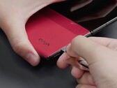 Das Vivo X Fold2 kann relativ einfach geöffnet werden, um Reparaturen vorzunehmen. (Bild: WekiHome, YouTube)
