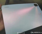 Das Xiaomi Mi Pad 5, hier in einem vermeintlichen ersten Hands-On-Bild, dürfte es in Form dreier Modellvarianten geben, auch ein Redmi Tablet ist wohl geplant.