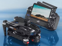 Ausgeliefert wird das Modell mit einem Controller mit Display (Bildquelle: Hersteller)