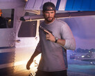 Jason, der Protagonist von GTA 6, hält eine Pistole in der Hand.