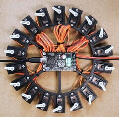 Servo 2040: Neues Board unterstützt 18 Servos