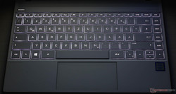Tastatur mit Hintergrundbeleuchtung.