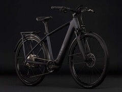 Cube hat ein neues Trekking-E-Bike mit Carbonrahmen im Angebot