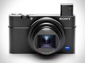 Die Sony RX100 VII A packt einen EVF, einen Blitz und ein Zoom-Objektiv ins kompakte Gehäuse.