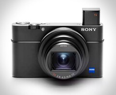 Die Sony RX100 VII A packt einen EVF, einen Blitz und ein Zoom-Objektiv ins kompakte Gehäuse.