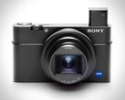 Die Sony RX100 VII A packt einen EVF, einen Blitz und ein Zoom-Objektiv ins kompakte Gehäuse.