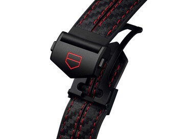 Das Armband besteht aus Leder und Kunststoff