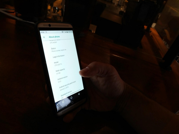 Ein erstes US-Amerikanisches Axon 7 mit Android 8 Oreo und Stock+-GUI.