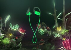 Schick: Die Powerbeats Ambush Special Edition leuchtet im Dunkeln – ein echtes Fashion-Statement für modebewusste Musikliebhaber. (Bild: Apple)