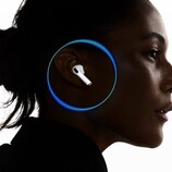 Die AirPods Pro 3 besitzen einen neu entwickelten Herzfrequenz-Sensor. (Bildquelle: Apple)