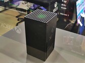 Ein Prototyp der Xbox Series X ermöglicht es bereits jetzt, das Design aus der Nähe zu betrachten. (Bild: @KeemaMr, Twitter)