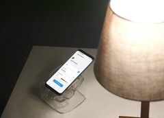 Alte Samsung Galaxy-Smartphones können ihren Umgebungslichtsensor einsetzen, um zur smarten Lichtsteuerung umfunktioniert zu werden. (Bild: Samsung)