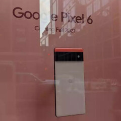 Google zeigt das Pixel 6 und Pixel 6 Pro bereits in New York City. (Bild: Reddit)