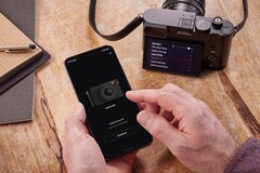 Die Leica Q3 kann Fotos zehnmal schneller übertragen als die Leica Q2 dank 5 GHz Wi-Fi 5 statt 2,4 GHz Wi-Fi 4. (Bild: Leica)