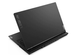 Saturn bietet den 15 Zoll großen Lenovo Legion 5i Gaming-Laptop aktuell zum günstigen Deal-Preis von 669 Euro an (Bild: Lenovo)