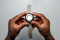 Die Samsung Galaxy Watch5 Pro wird nur mit einem Ladekabel ausgeliefert, ein Netzteil muss separat gekauft werden. (Bild: SamMobile)