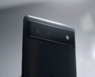 Rückseite eines schwarzen Google-Pixel-Smartphones mit der typischen Kameraleiste der Pixel-6-Reihe