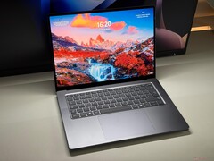 Microsoft Surface Laptop Ultra RTX Spark im Test - Das Mini-LED-Panel mit 2000 Nits ist ein Problem