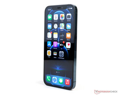 Das Apple iPhone 12 Pro hat weit verbreitete Probleme mit dem Lautsprecher in der Notch. (Bild: Notebookcheck)