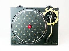 Square Enix verpasst einem High-End-Plattenspieler ein Final-Fantasy-Makeover. (Bild: Square Enix)