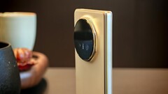 Das Honor Magic V5 ist in vielen hübschen Hands-On-Bildern und einem ersten Teaservideo zu bewundern. (Bildquelle: Weibo)