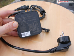 handliches 90 Watt Netzteil