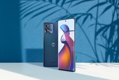 Das Motorola Edge 30 Fusion setzt auf ein schickes Design, inklusive zur linken und rechten Seite gekrümmten Display. (Bild: Motorola)