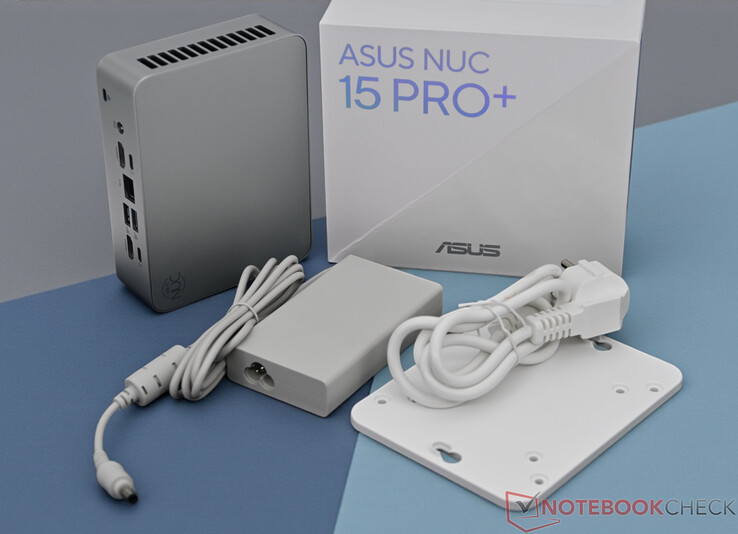 Lieferumfang beim Asus NUC 15 Pro+