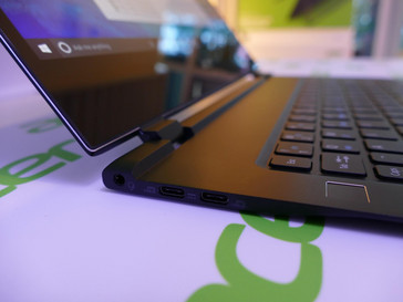 Das Scharnier ist filigran, mechanisch aber sauber realisiert