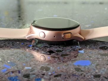 Rechts: Multifunktionstasten, Mikrofon