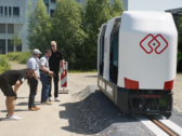 Monocab als Campusbahn auf einer 20 Meter langen Testschiene.