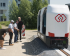 Monocab als Campusbahn auf einer 20 Meter langen Testschiene.
