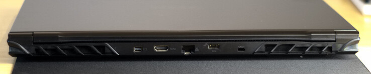 mini DisplayPort, HDMI 2.1, RJ45 (2,5 GBit LAN), Spannungsversorgung, Kensington-Lock-Slot