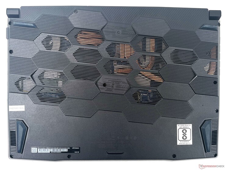 MSI Crosshair 15 R6E: Bodenplatte