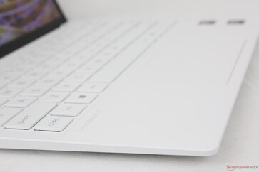 Erhältlich in den Farboptionen Glacier Silver oder Ceramic White