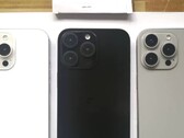 Drei der vier Farboptionen, die Apple für das iPhone 16 Pro und iPhone 16 Pro Max plant, sind in diesem Gruppenfoto versammelt. (Bildquelle: Sonny Dickson)