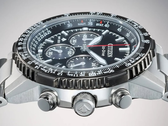 Im Bild - ein Seitenprofil der Citizen Promaster Navihawk CA4664-60E.