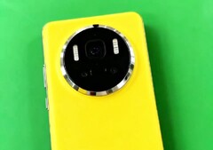 Das Huawei Mate 80 Pro soll auf ein rundes Kameramodul setzen. (Bildquelle: Director Shi Guan, Weibo)